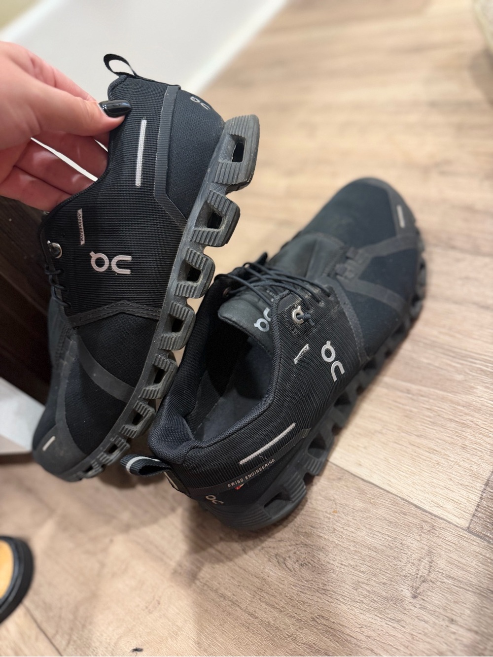 On Cloudswift Women's Black Athletic Sneakers
